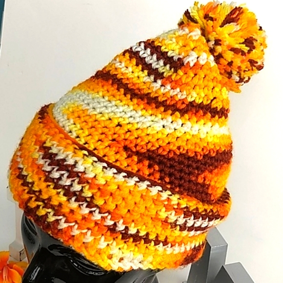 Hand-knit Pom hat, Unique! OSFM Adult, unisex - Picture 3 of 8